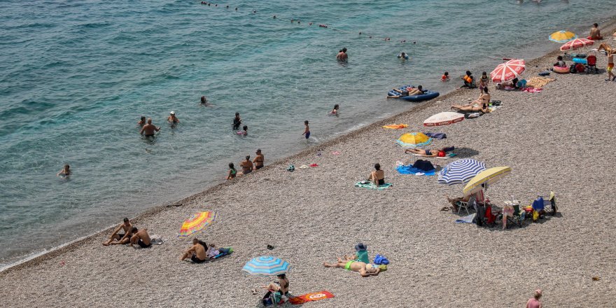 Antalya'da nem bulutları nedeniyle uçaklar iniş yapamadı