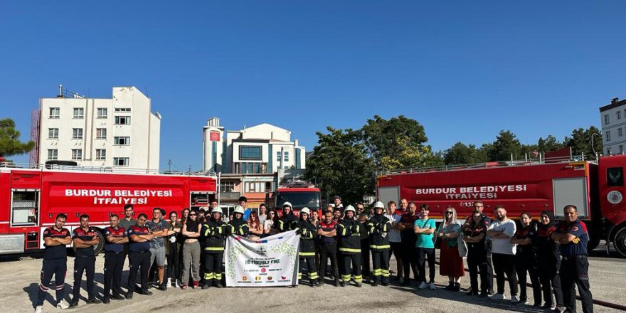 Yabancı öğrencilere 'yangın söndürme' eğitimi