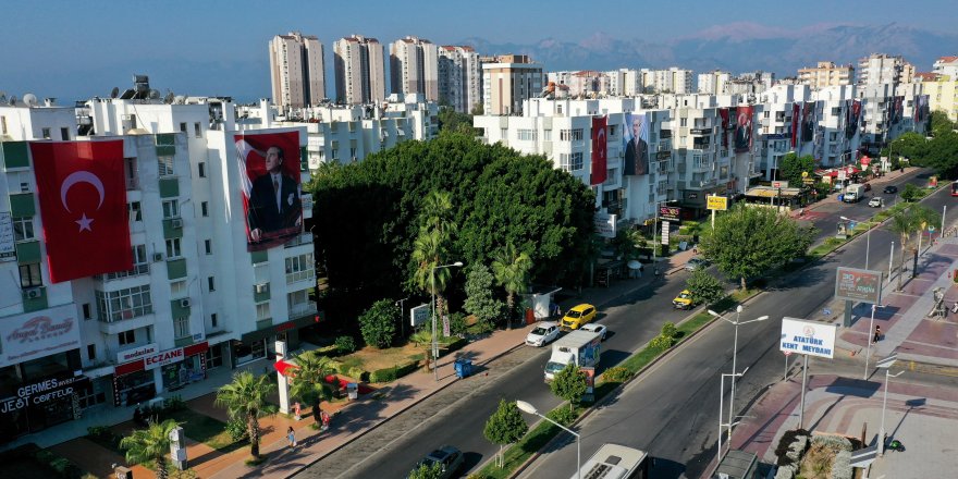 Muratpaşa, büyük zaferin yıl dönümünde bayraklarla donatıldı