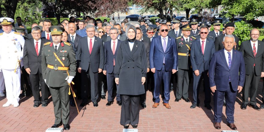 Afyonkarahisar'da çelenk töreni