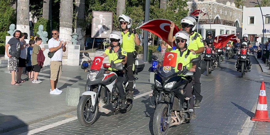 Bodrum’da polis ekiplerinden motosikletli kortej