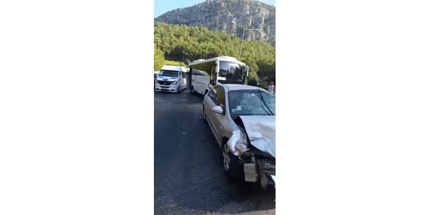 Antalya'da 12 aracın karıştığı zincirleme kaza