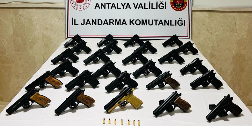 Antalya'da silah ticareti yapan 3 kişi tutuklandı