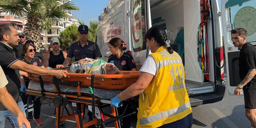 Alanya'da safari aracıyla otomobil çarpıştı; 2 ölü, 17 yaralı