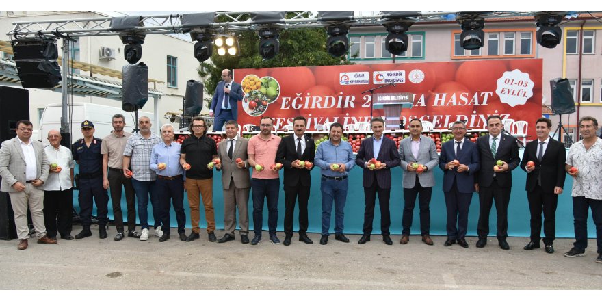 Eğirdir'de Elma Hasat Festivali yapıldı