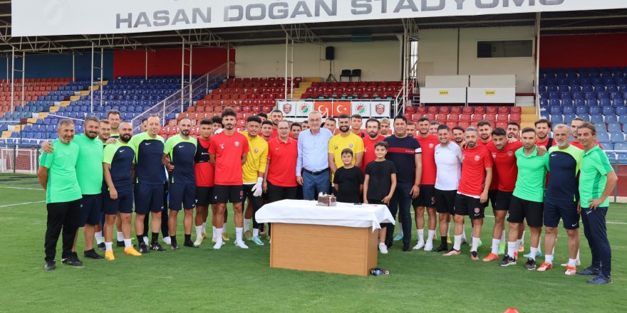 Onursal Başkan Yılmaz'a doğum günü sürprizi