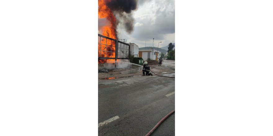 Bodrum'a düşen yıldırımlar, trafo, ev ve otel yangınlarına neden oldu