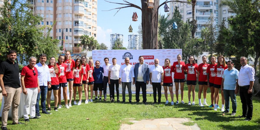 Voleybolculara sağlık sponsoru