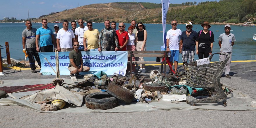 Bodrum’da iki mahalledeki deniz dibi temizliğinde toplam 664 kilogram atık toplandı