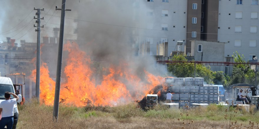 İnşaat malzemesi deposunda yangın söndürüldü