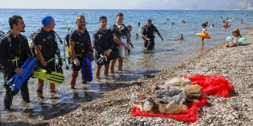 Kıyı ve dip temizliğinde turist altın küpe buldu, dalgıçlar çöp çıkardı