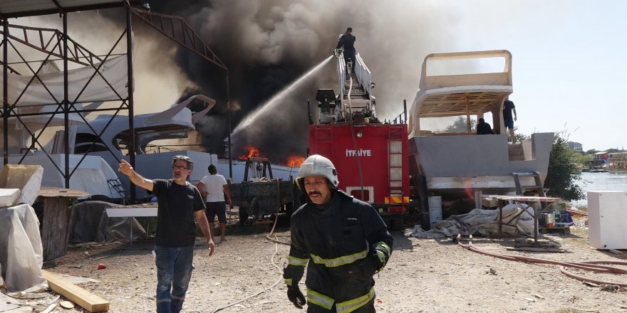 Antalya'da ot yangını, bakım yapılan teknelere ve ormana sıçradı (2)- Yeniden