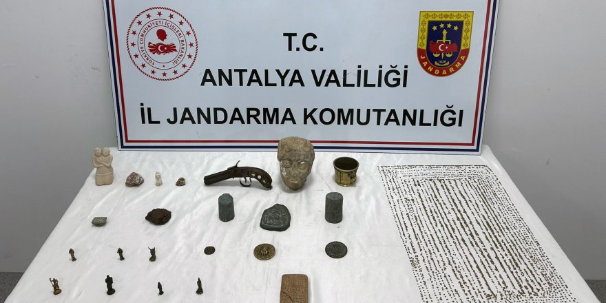 4 bin 253 parça tarihi eseri satmaya çalışırken yakalandı