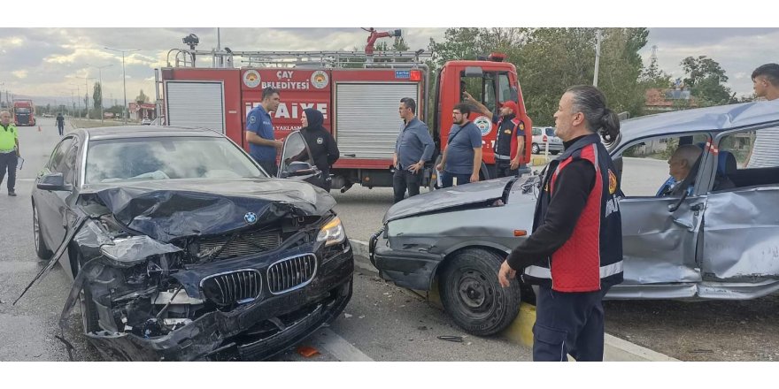 Otomobiller çarpıştı: 1 yaralı