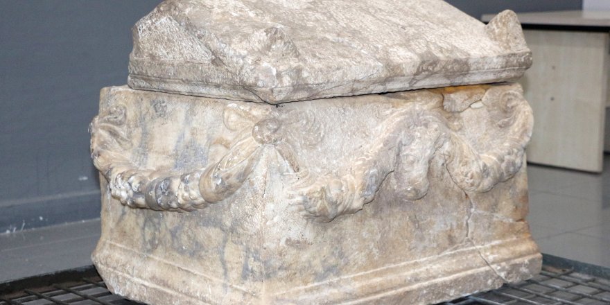 Otomobilde, Roma dönemine ait bebek lahdi ele geçirildi
