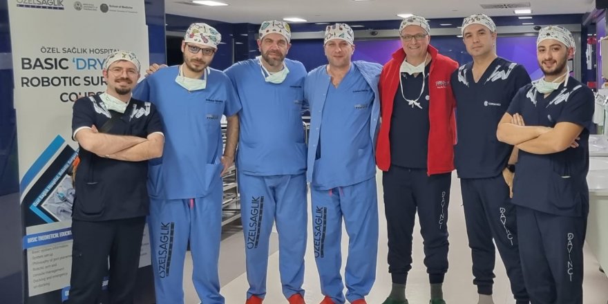 Yunan genel cerrahlara Robotik Cerrahi Eğitimi