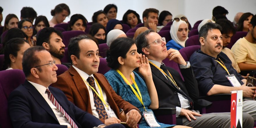 Dünyanın saygın bilim insanları Alanya’da mimarlık ve kentsel tasarımı konuştu !