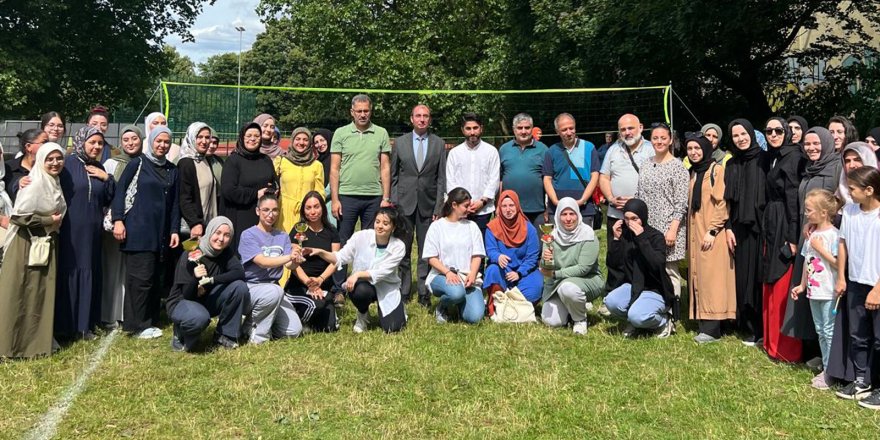 Berlin’de düzenlenen “Aile Şenliği ve Futbol Turnuvası”na yoğun ilgi