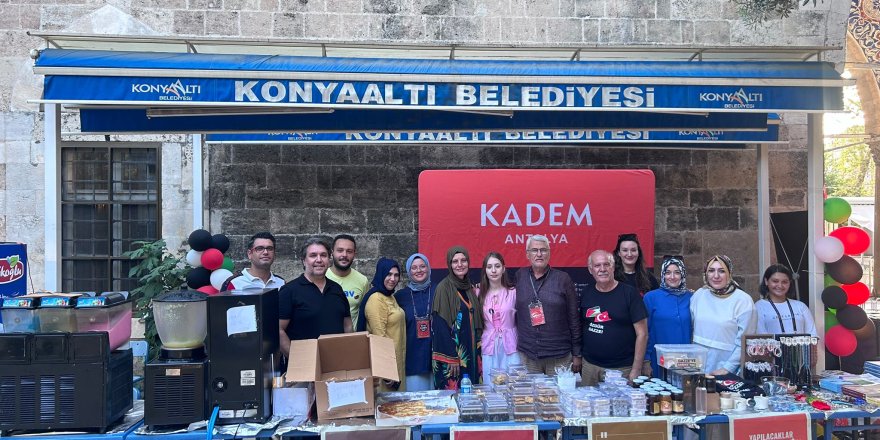 Antalya’da Gazze İçin Kermes Düzenlendi: Toplanan Yardımlar Kızılay’a Teslim Edildi