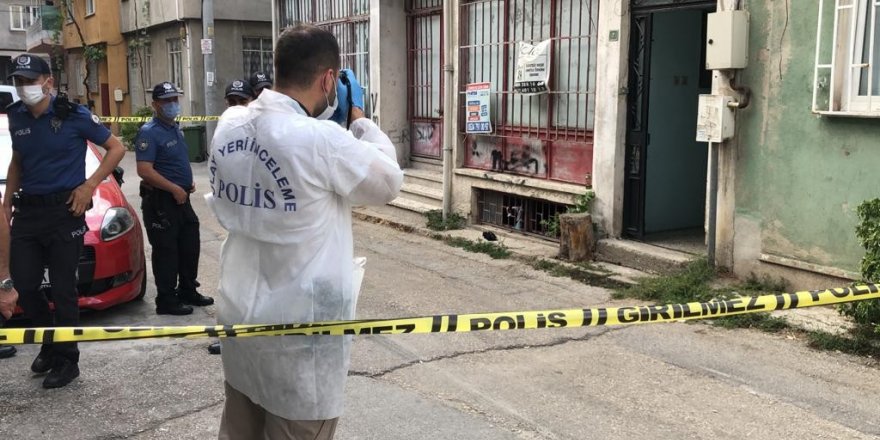 Bursa’da bir adam tartıştığı karısını evin içerisinde bıçaklayarak ağır yaraladı