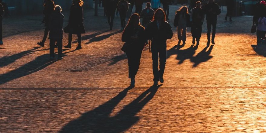 Almanya'da sıcaklık uyarısı: Doğrudan güneş ışığına çıkmayın