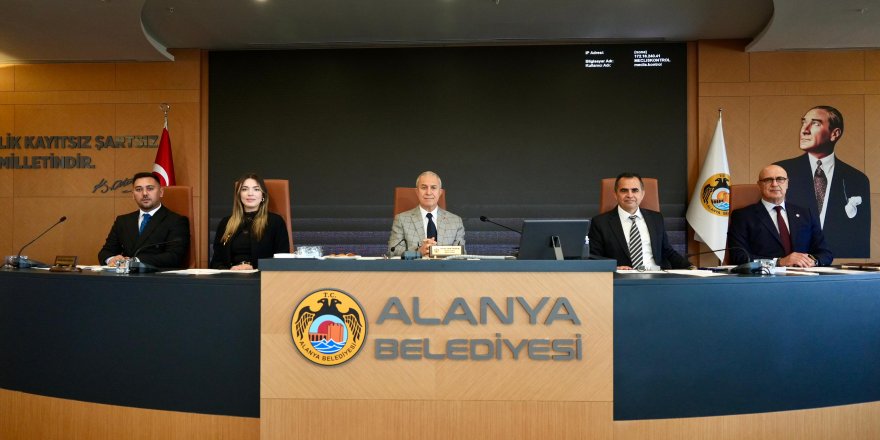 Alanya Belediyesi meclisinde kentin altyapı yatırımları, devam eden projeler ve gelecek planlamaları öne çıktı.