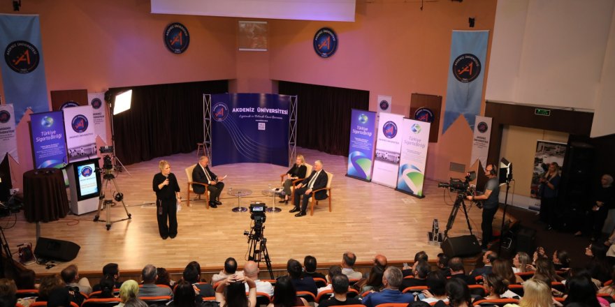 Akdeniz Üniversitesi’nde sektör ve öğrenciler aynı masada buluştu