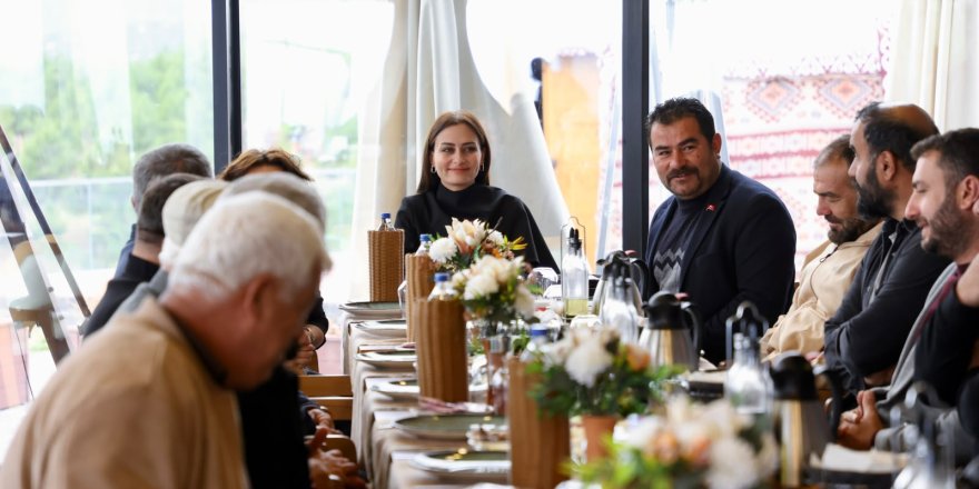 Başkan Caran Korkuteli’nin yerel sanatçılarıyla buluştu