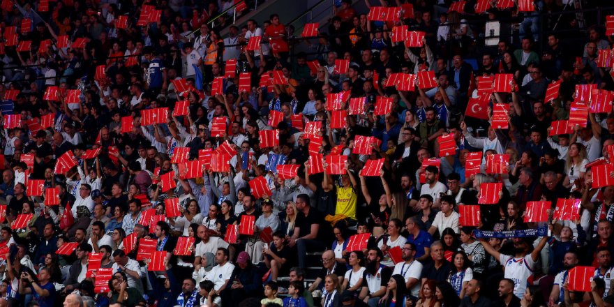 Antalya'daki Anadolu Efes-Bayern Münih maçına Altın Pusula