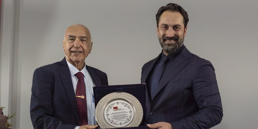 Mücahit Arınç’tan gençlere mesaj: Ülke sorunlarına kayıtsız kalmayın.