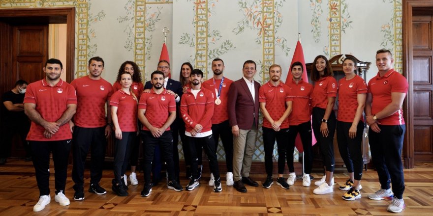 Ekrem İmamoğlu, milli sporcularla buluştu