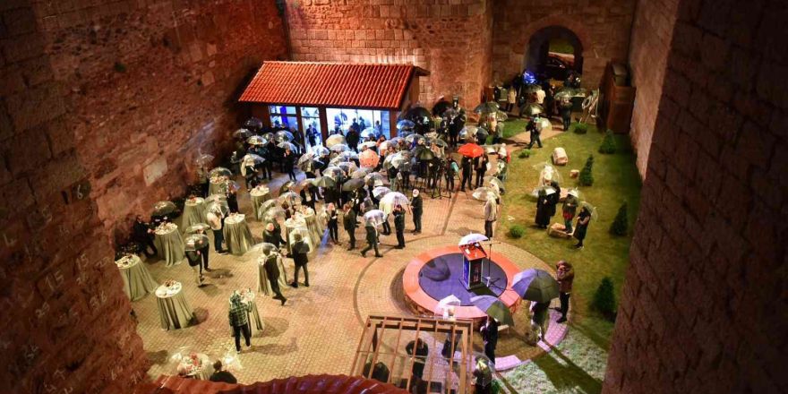Bursa’nın 2300 Yıllık Zindanı Sanata Açıldı
