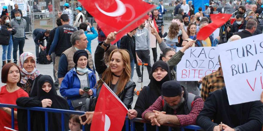 Aşı Karşıtları İzmir’de Toplandı