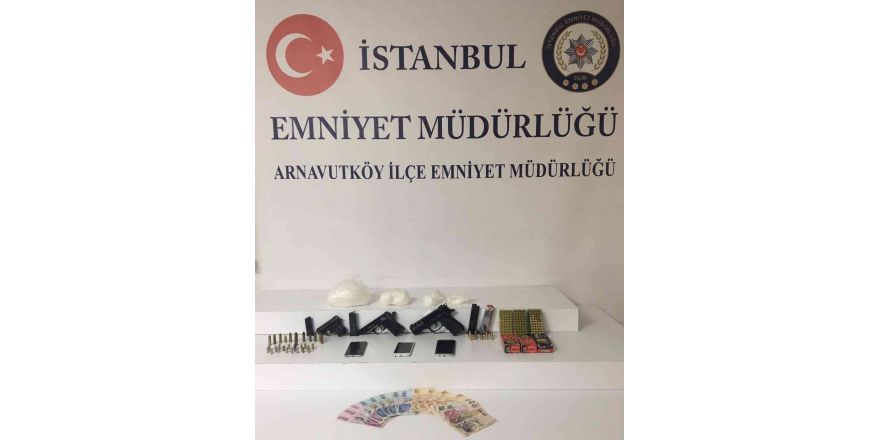 Arnavutköy’de uyuşturucu satıcısı polisin takibine takıldı