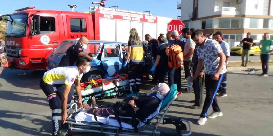 Kumluca’da trafik kazası: 3 yaralı