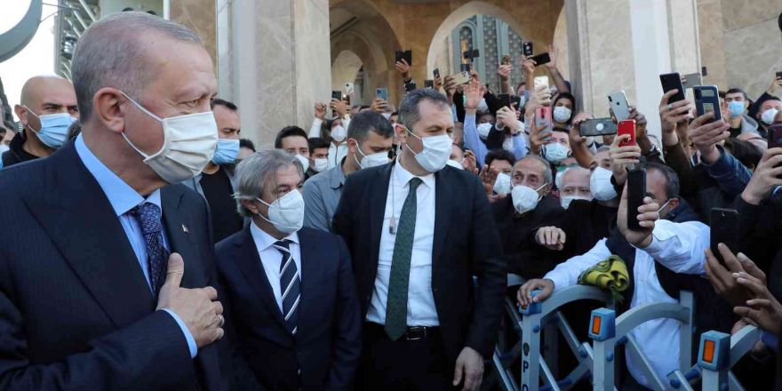 Cumhurbaşkanı Recep Tayyip Erdoğan, Cuma namazını Taksim Camii’nde kıldı