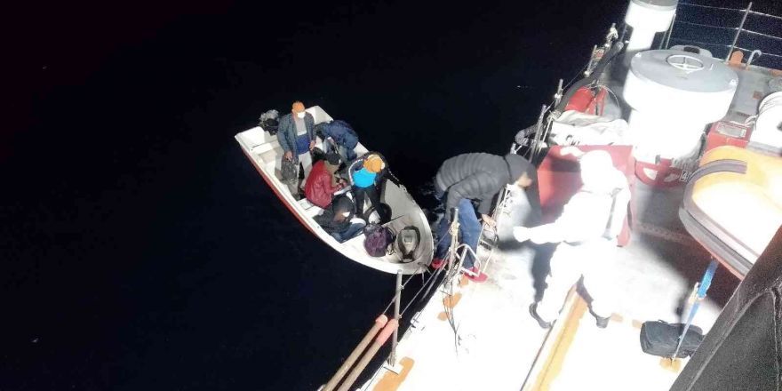 İzmir açıklarında 38 düzensiz göçmen yakalandı