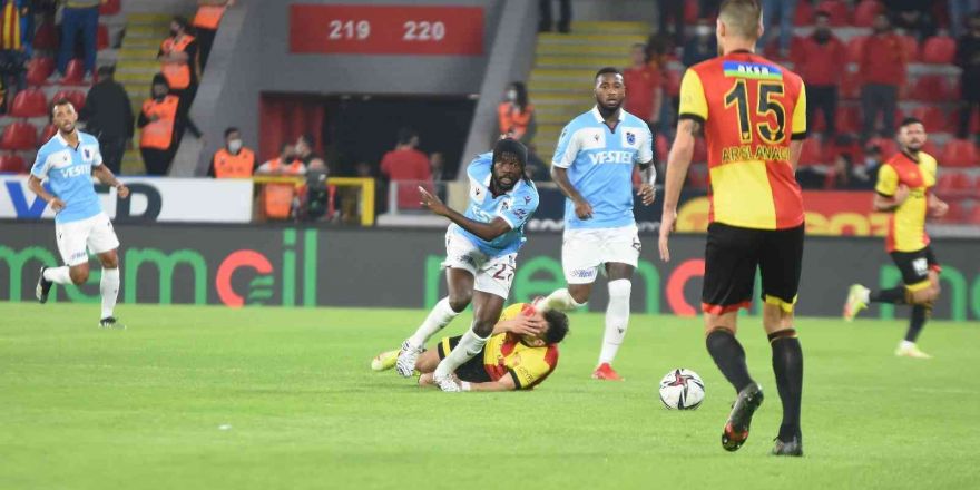 Süper Lig: Göztepe: 0 - Trabzonspor: 0 (İlk yarı)