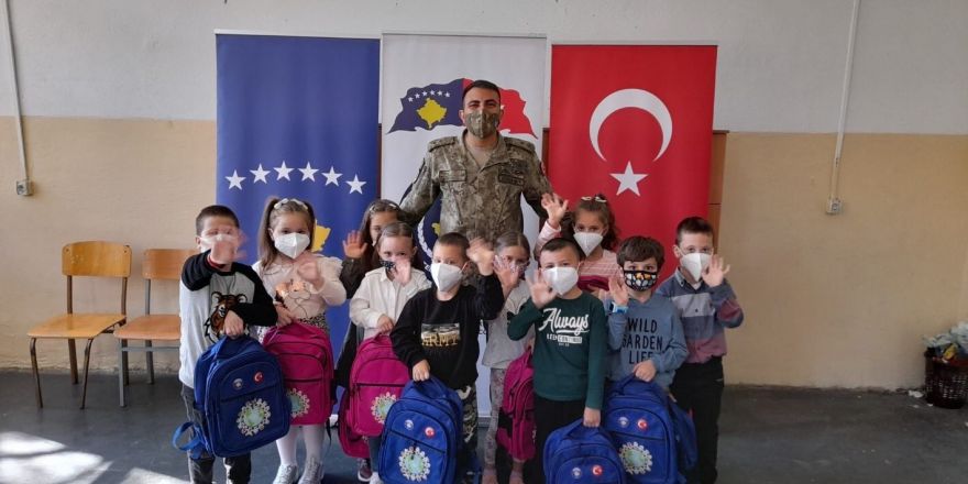 Kosova Türk Temsil Heyeti Başkanlığından öğrencilere kırtasiye yardımı