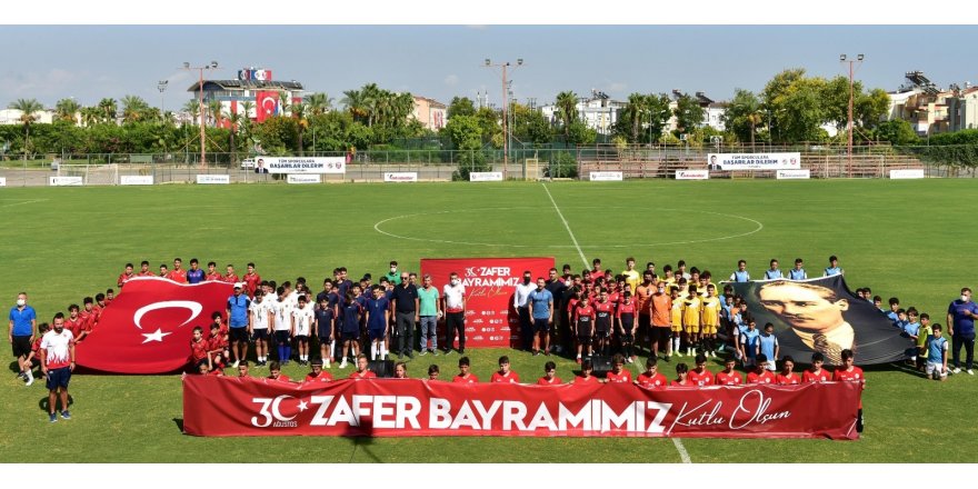 Zafer Bayramı’nı futbol turnuvası ile kutladılar