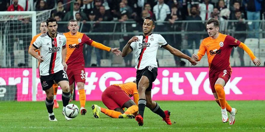 Süper Lig: Beşiktaş: 1 - Galatasaray: 1 (İlk yarı)