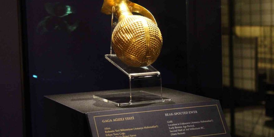 4 bin 250 yıllık altın gaga ağızlı testi, İngiltere tarafından Türkiye’ye iade edildi