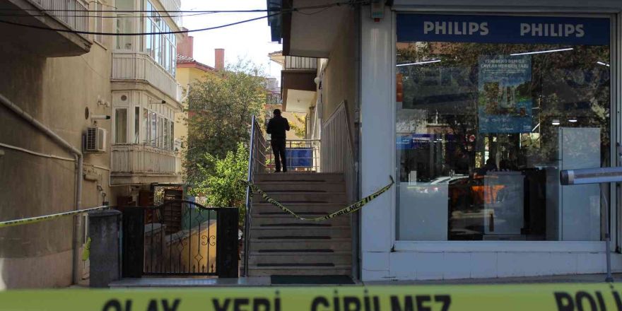 Ankara’da bir emekli astsubay eşini vurup ardından intihar etti