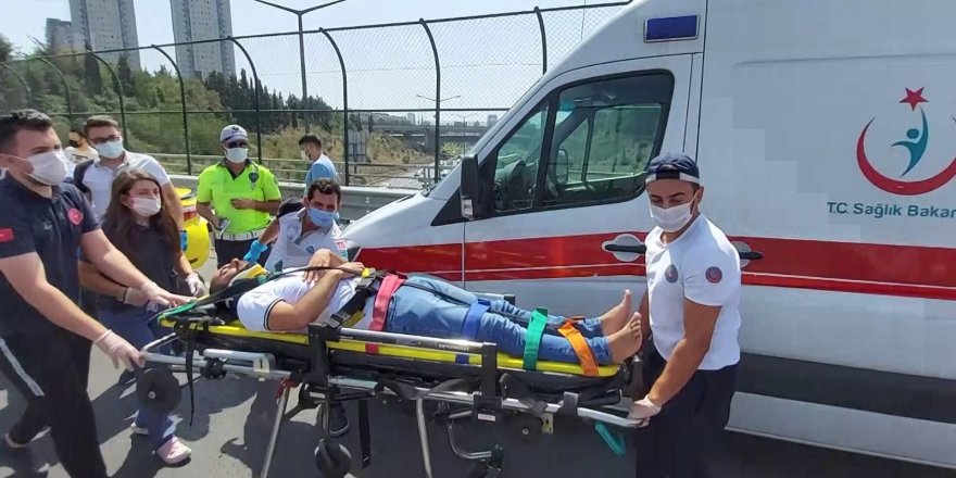 Ataşehir’de bariyerlere çarpan taksici araç içinde sıkıştı