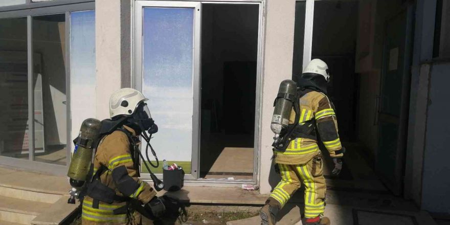 Tıp merkezinde korkutan yangın: Hastalar ve personel tahliye edildi