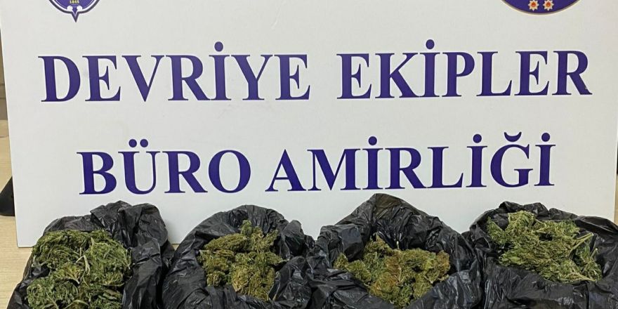 İzmir’de durdurulan bir araçtan uyuşturucu çıktı