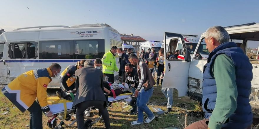 Bursa’da iki minibüsün çarpışması sonucu 12 kişi yaralandı