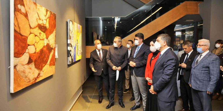 Şehitkamil’de, "Akademisyen sanatçılar" resim sergisi açıldı