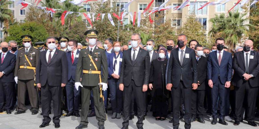 Ataşehir’de 29 Ekim Cumhuriyet Bayramı resmi törenlerle devam ediyor