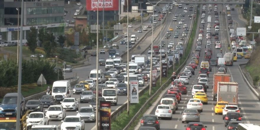 İstanbul’da cumhuriyet bayramı öncesi trafik yoğunluğu rekor seviyeye ulaştı